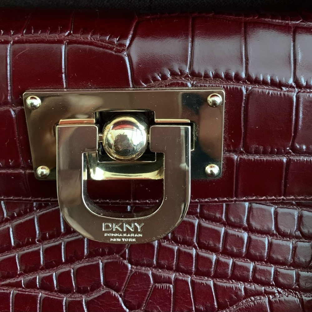 SOLD- Vintage Donna Karan DKNY oversized Clutch Purse with Chain Strap - Picture 5 of 12